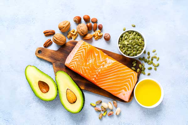 Omega-3 từ cá hồi và các loại hạt tốt cho mắt