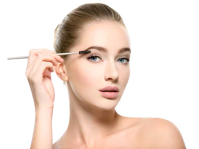 Hướng dẫn trang điểm cho người đeo kính áp tròng an toàn